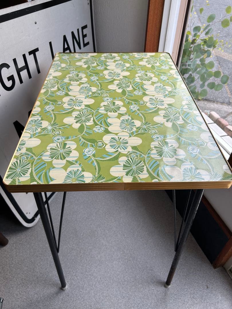 昭和レトロ　ポップ　花柄　鉄脚テーブル　ヴィンテージ　作業台　ダイニング　机