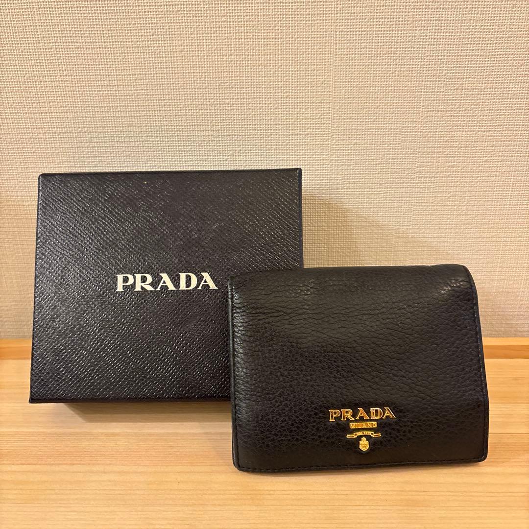 PRADA 二つ折り財布 黒 レザー