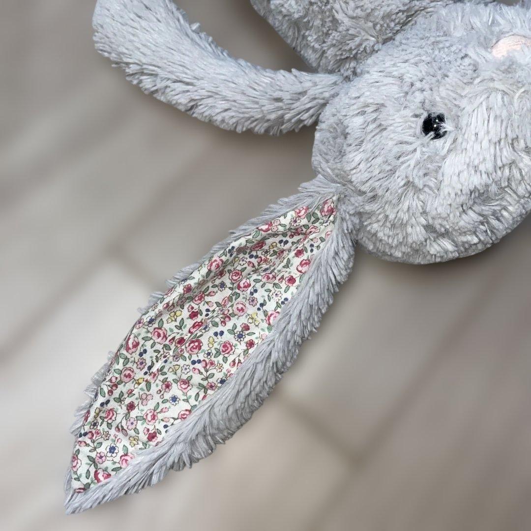  グレーうさぎ　花柄　ぬいぐるみM