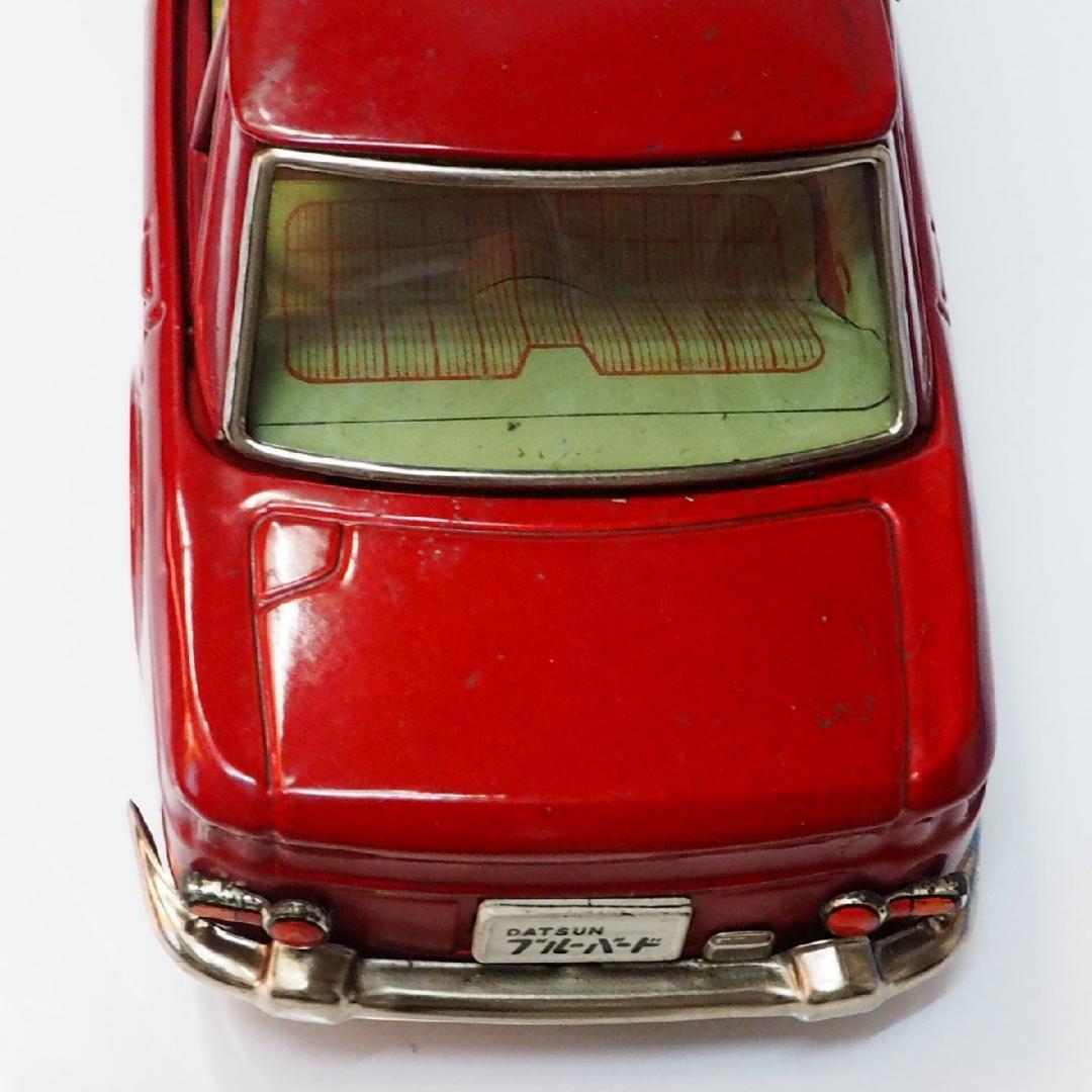萬代屋【ダットサン ブルーバー赤モーターハイウェイ動作不良】ブリキ製ミニカー箱無