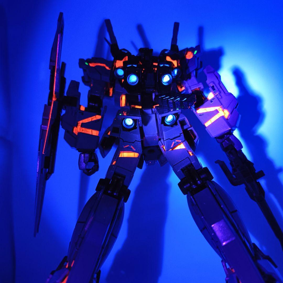 HGユニコーンガンダム、チタニウムフィニッシュ風全塗装完成品