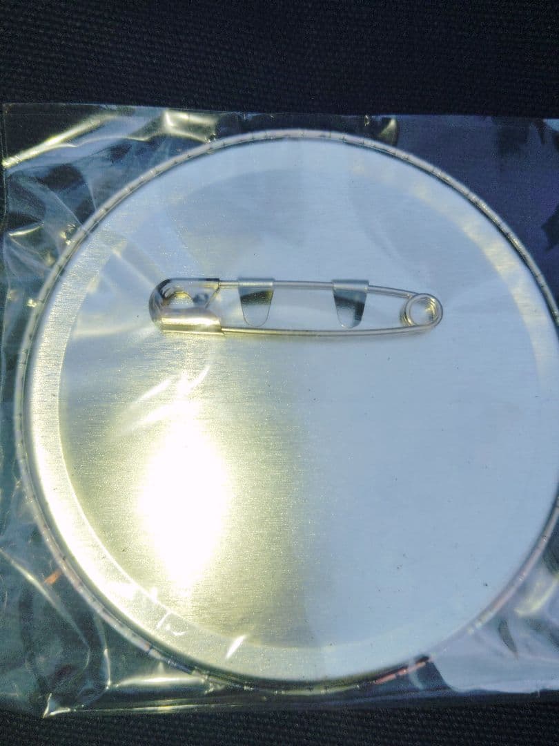 鬼滅の刃 執事眼鏡 缶バッジ 胡蝶しのぶ