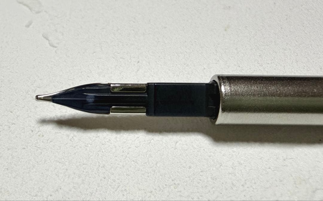 美品】洗浄済 パイロット キャップレス万年筆M 2011限定ピンク PILOT