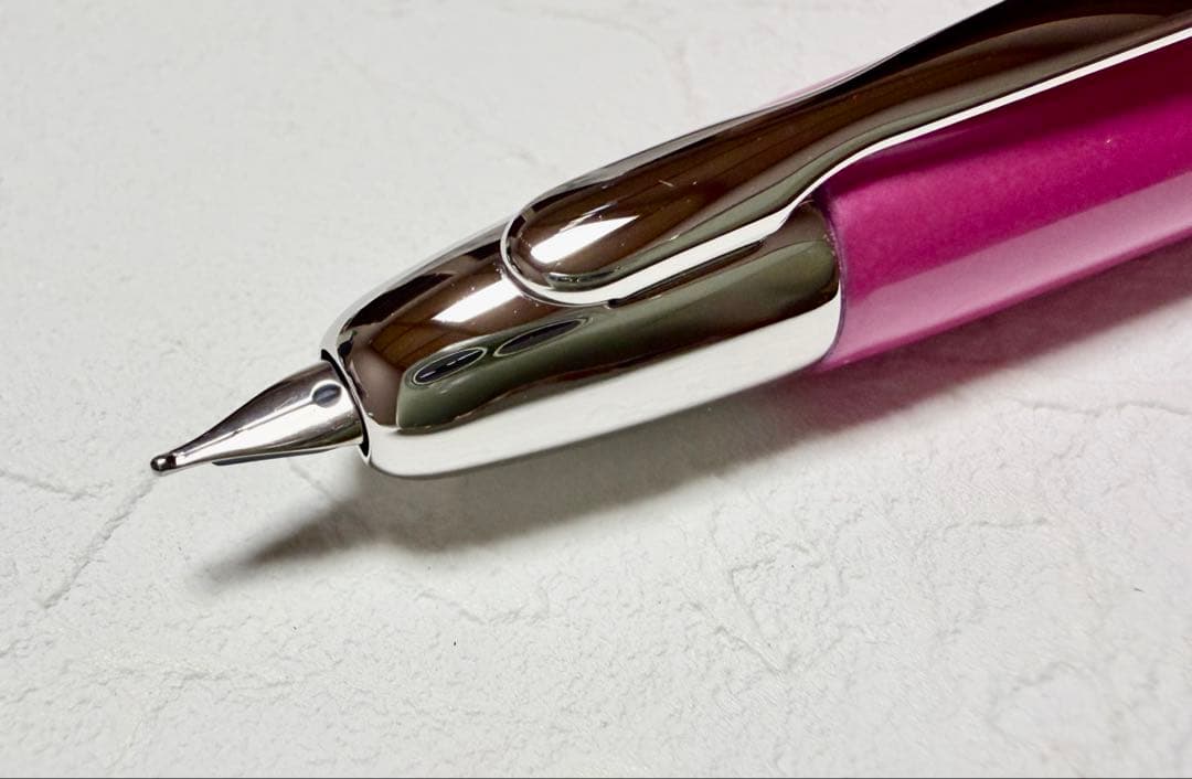 美品】洗浄済 パイロット キャップレス万年筆M 2011限定ピンク PILOT