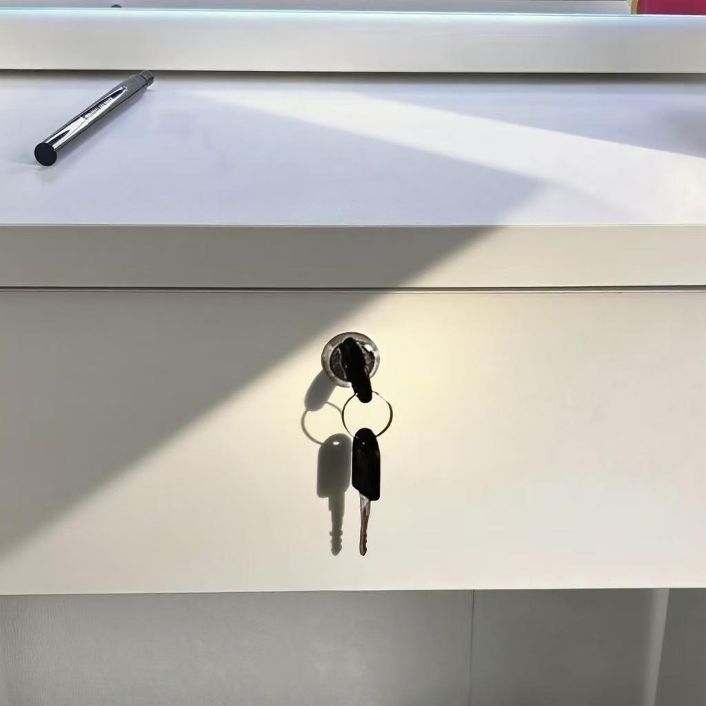 ホワイトドレッサー・鏡台 訳あり品 写真をご確認 102-② - メルカリ