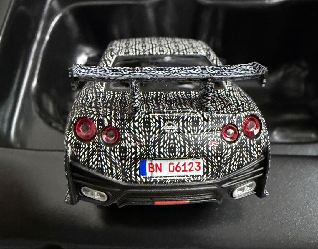 NISSAN GT-R & GT-R LV-N101d LV-N148a 2台