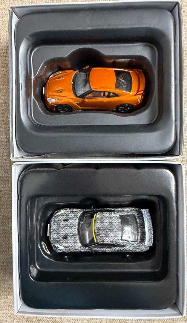 NISSAN GT-R & GT-R LV-N101d LV-N148a 2台
