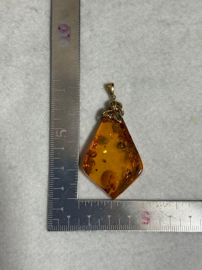 琥珀　K18 ダイヤ0.01 ペンダントトップ