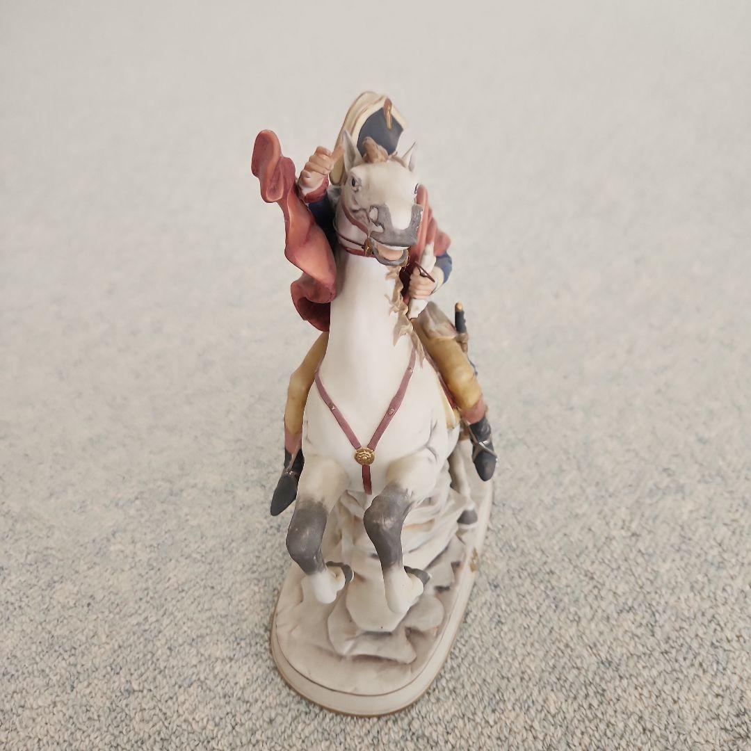 古い工芸品の鉄の石の彫刻や花の筆洗や古遊びの文壇用品