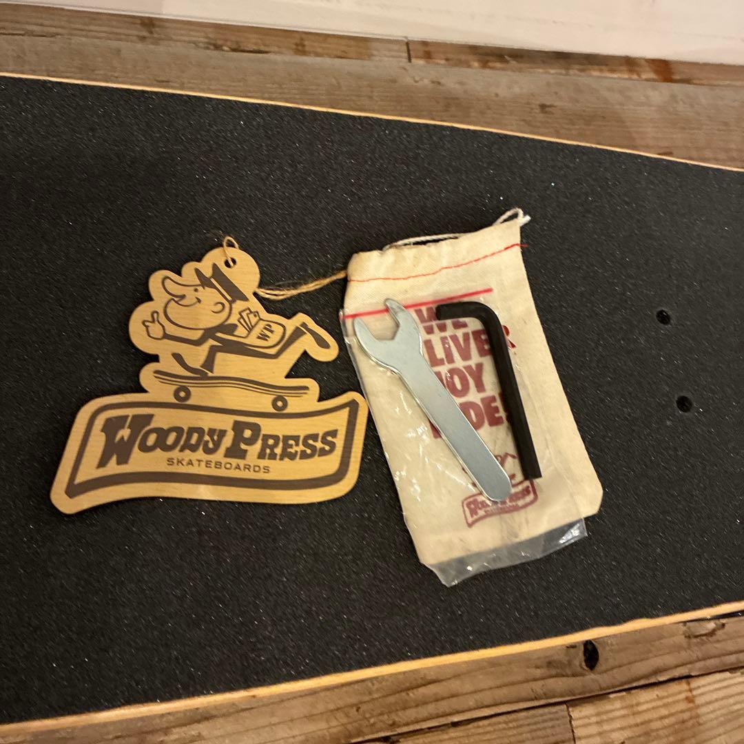 \"WOODY PRESS\"スケートボード