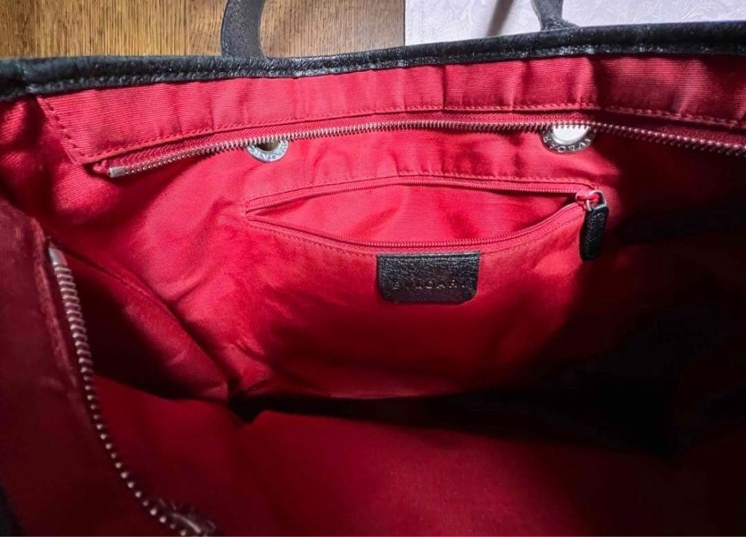 BVLGARI ブラック ショルダーバッグ