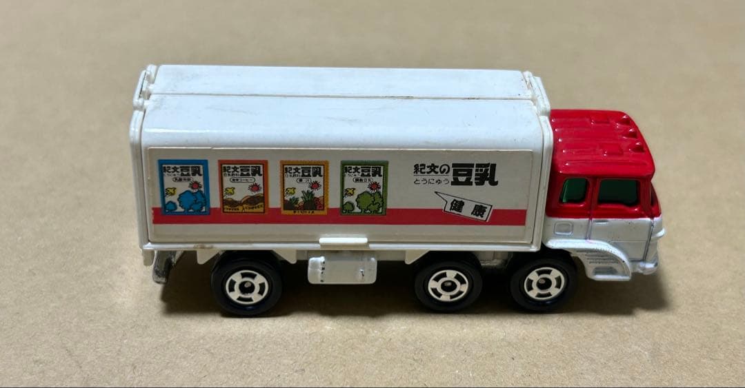 日本製 トミカ ふそう ウイングルーフトラック 紀文の豆乳