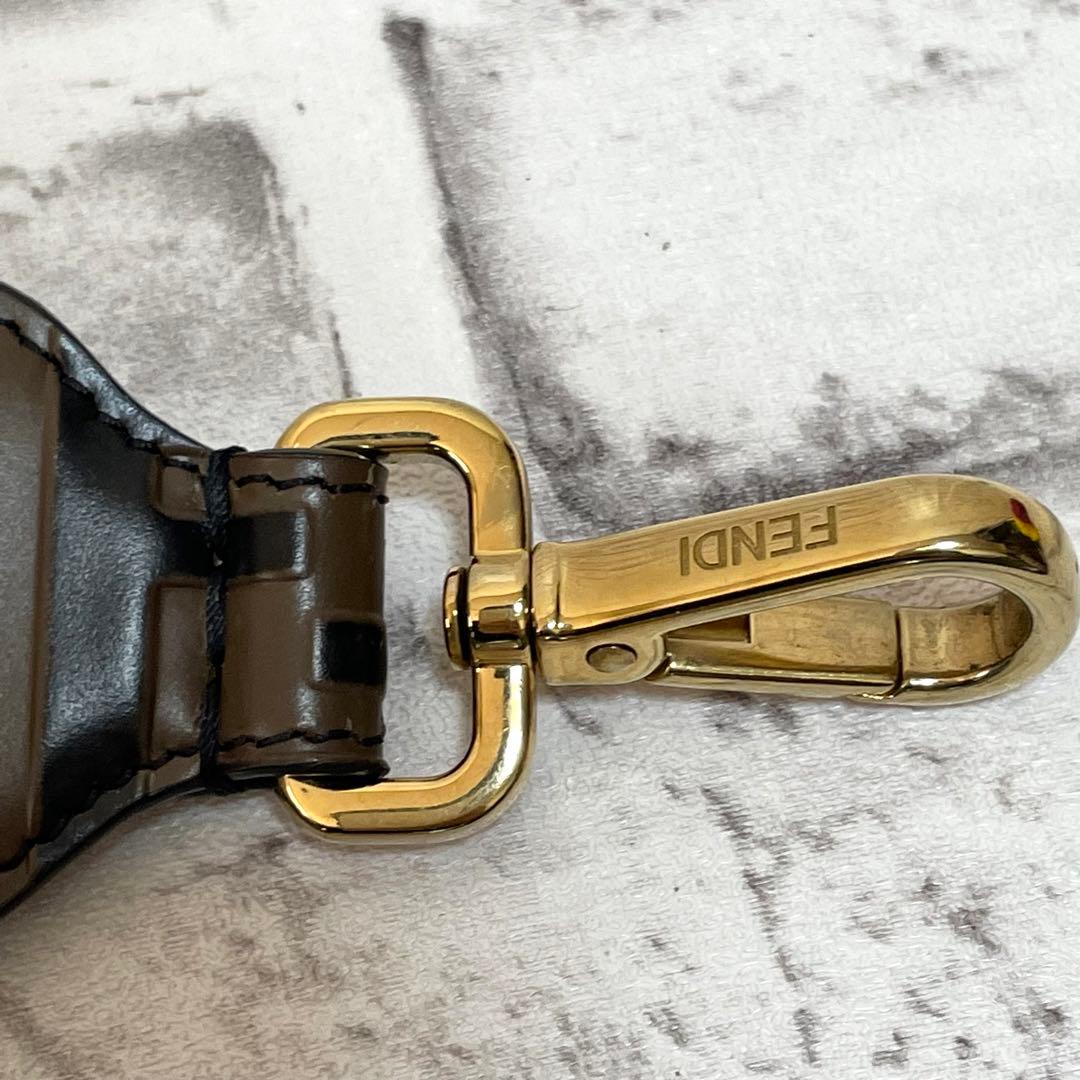 未使用級✨フェンディ　ストラップユー　ズッカ柄　エンボス　ゴールド金具