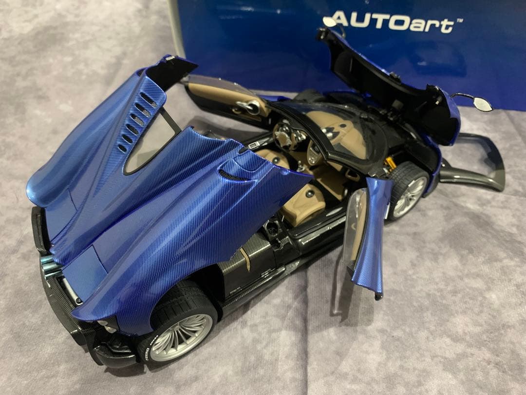 autoart 1/18 パガーニ　ウアイラ　ロードスター　ブルーカーボン