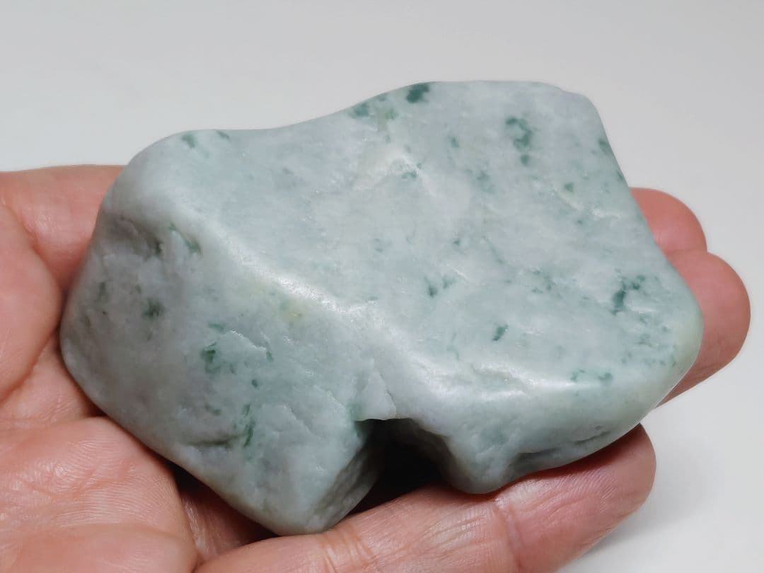 淡灰緑 171g 翡翠 ヒスイ 原石 鑑賞石 自然石 誕生石 鉱物 鉱石 水石