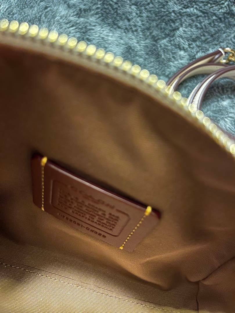 コーチ　ショルダーバッグ シグネチャー　キャンバス 未使用品　新品