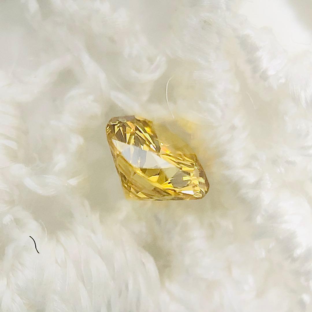 0.140ct F.D. Orangy Yellow VS-2 イエローダイヤ