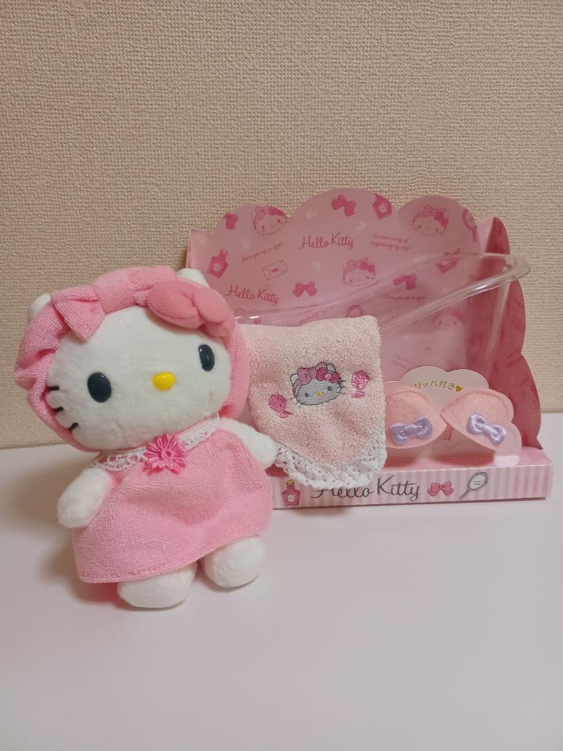 ハローキティ　ぬいぐるみ　2017年 Amazon.co.jp: サンリオ(SANRIO) ハローキティ 日本製ドール 約13.5×13