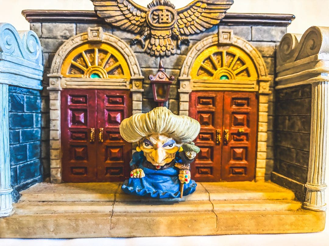 【激レア・廃盤品】　千と千尋の神隠し　湯婆婆　フィギュア　彫刻　プランター