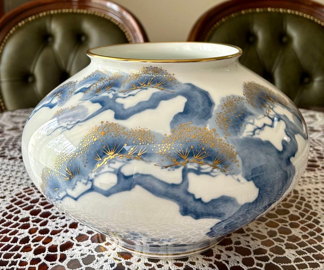 大倉陶園 皇室御用達 金彩老松 青と金の模様