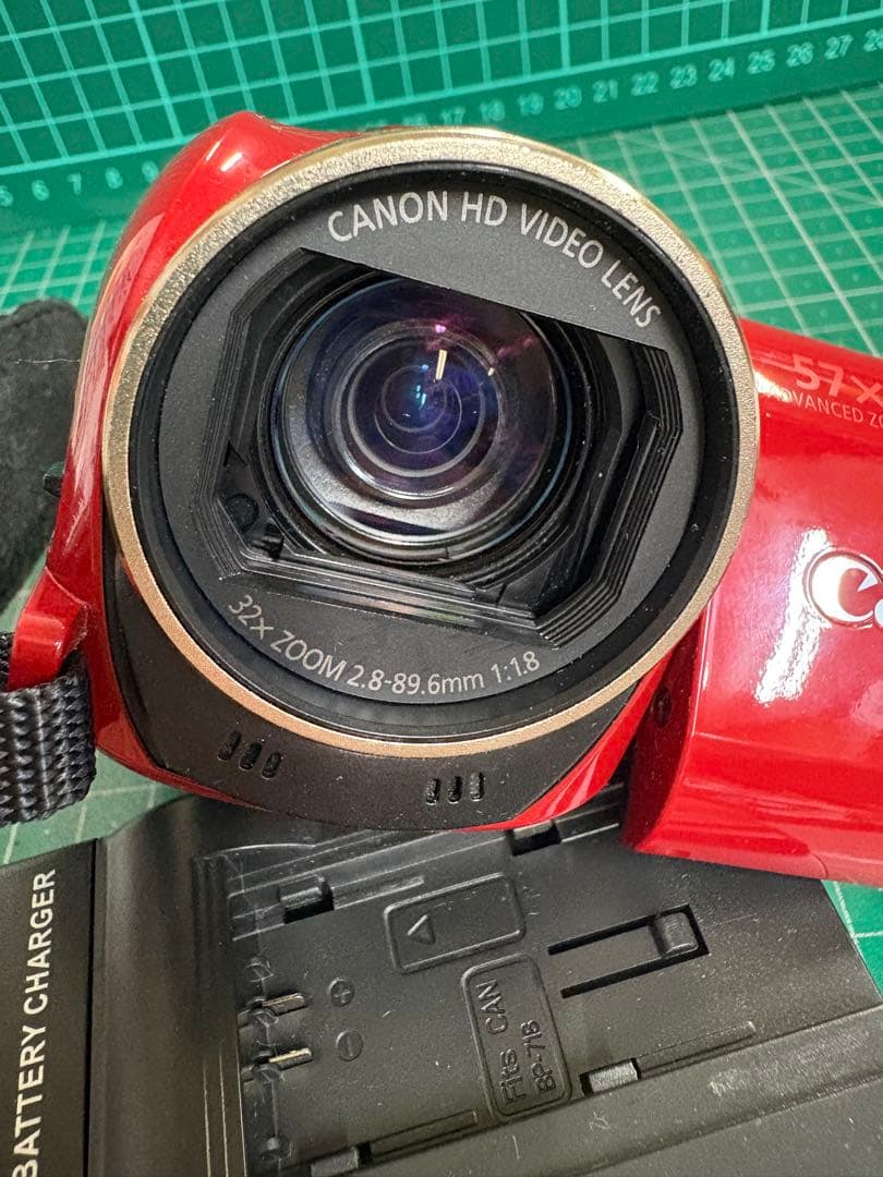 Canon ビデオカメラ　ivis HF R52 レッド
