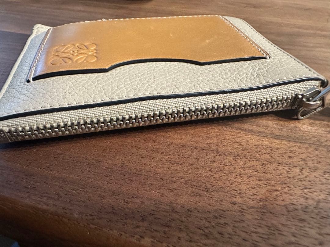 LOEWE ベージュ レザー ケース