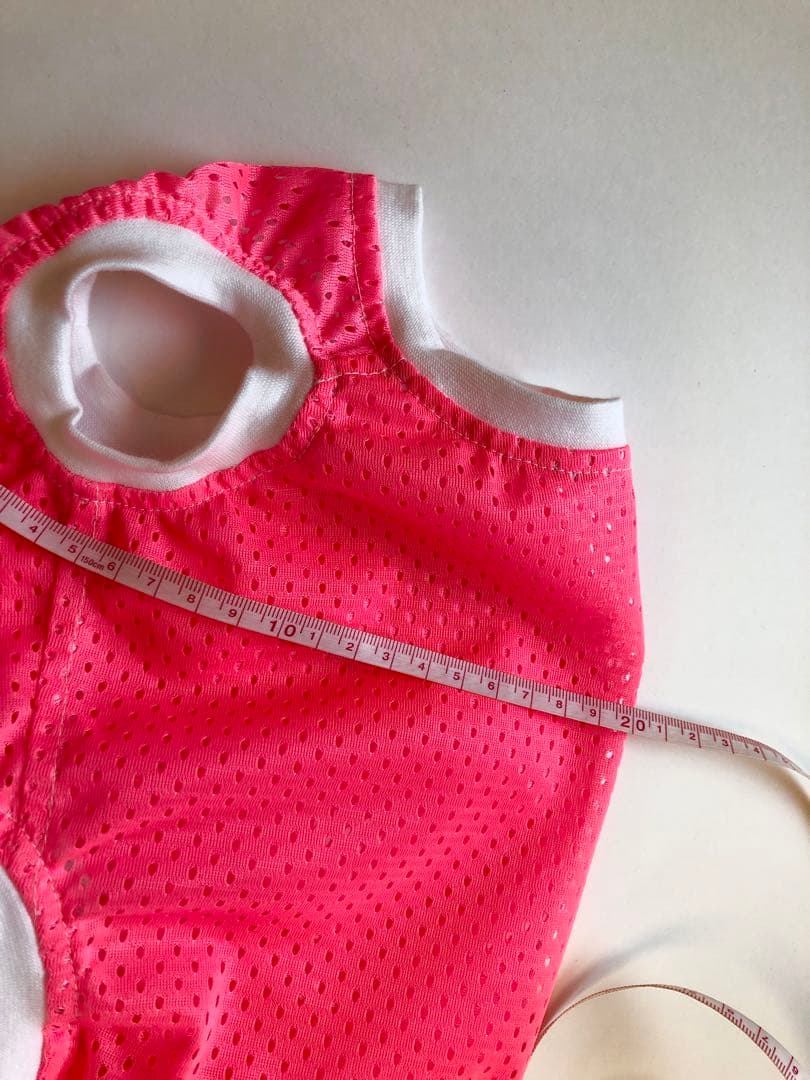 蛍光ピンクメッシュのタンクトップ小さめSサイズイタグレ服犬服