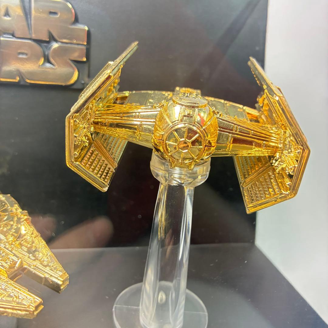 スターウォーズ ゴールドプレート オブジェ　ミレニアム・ファルコン　フィギュア