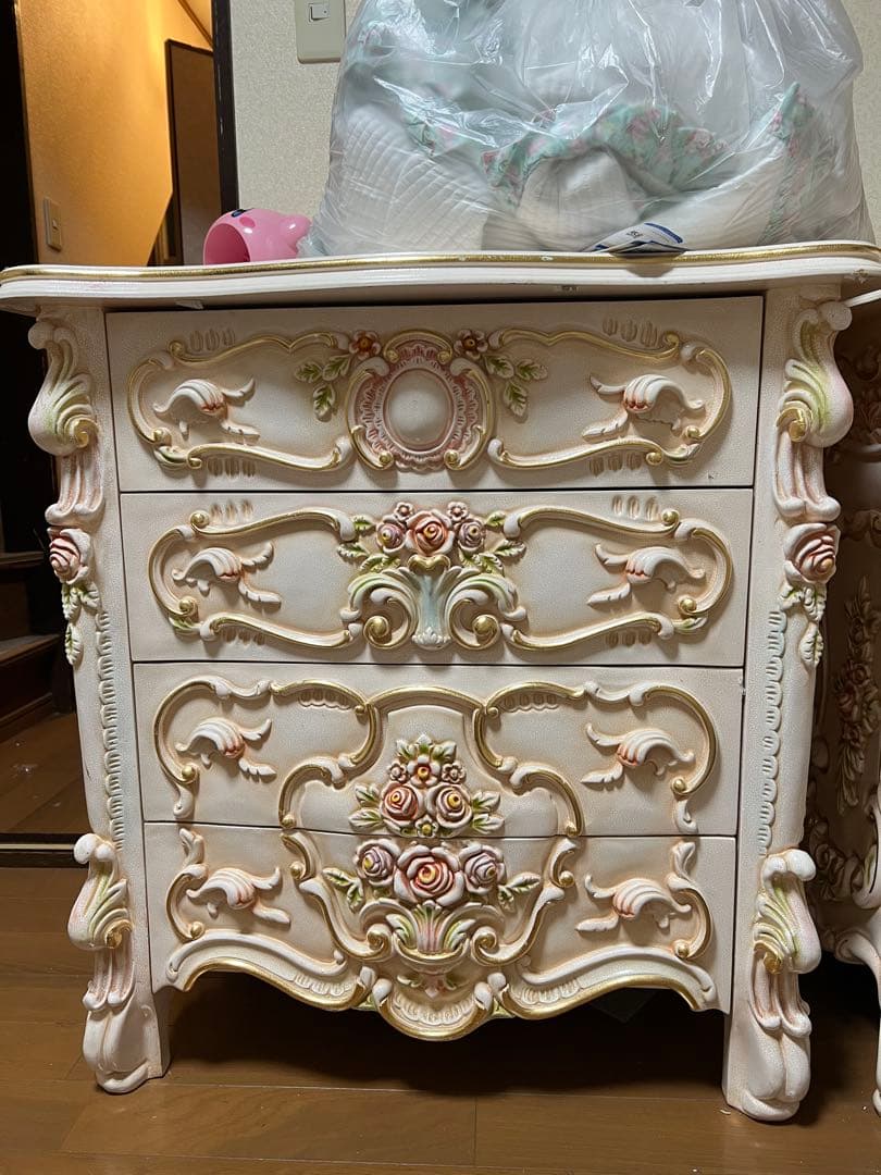 フラワーパターンの西洋家具セット 大阪市大正区で売ります