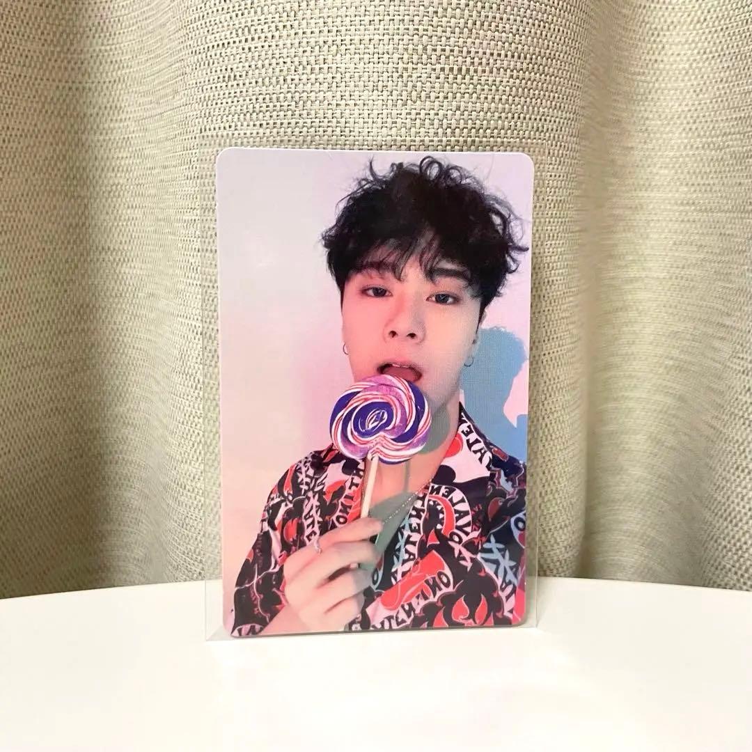 非売品】Essential with NewJeansビジュアルフォトブック