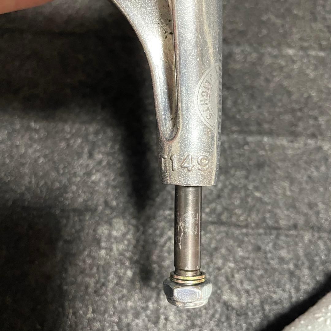 サンダートラック　スケートボード　スケボートラック　新品　チタニウム　149