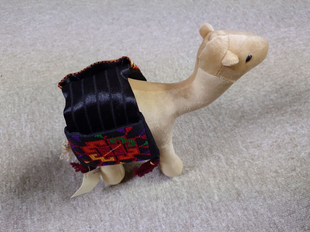 ヨルダンパビリオン　ラクダ ぬいぐるみサイズ大　民族織物