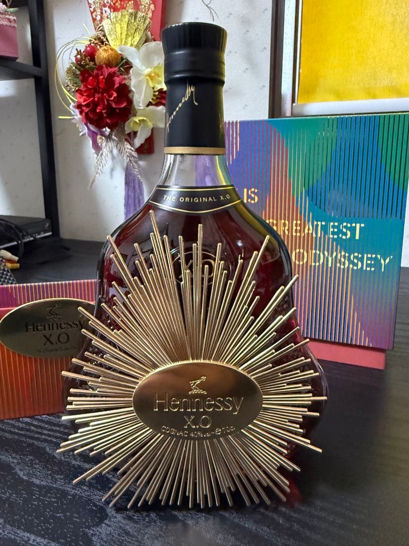 Hennessy XO サンバーストデザイン Fine art meets luxury spirits