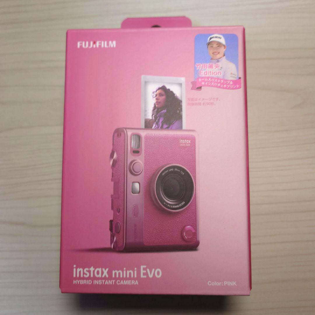 チェキ instax mini Evo ピンク 竹田麗央Edition instax mini Evo™ PINK Limited Edition | “チェキ”instax mini Evo