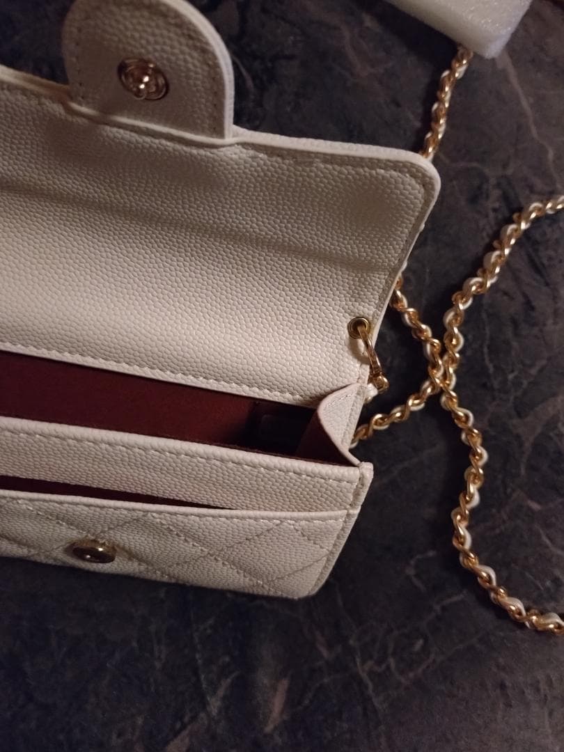 新品未使用　CHANEL 白キルティング ケース　チェーン付き　ノベルティ
