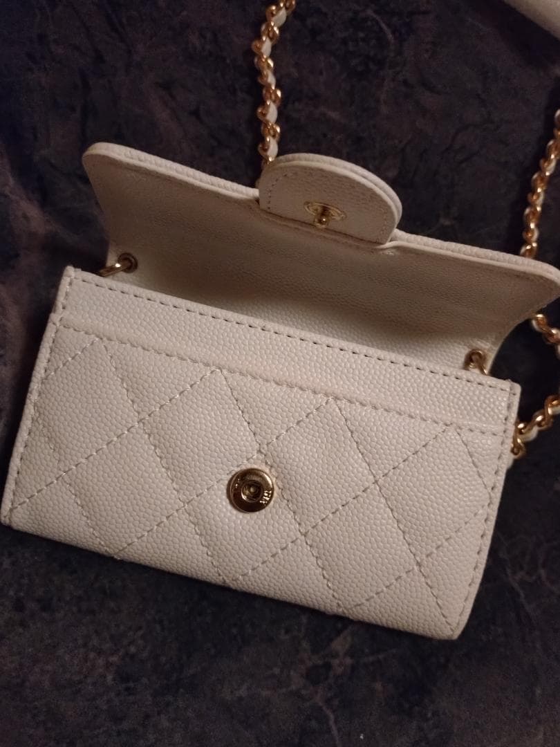 新品未使用　CHANEL 白キルティング ケース　チェーン付き　ノベルティ