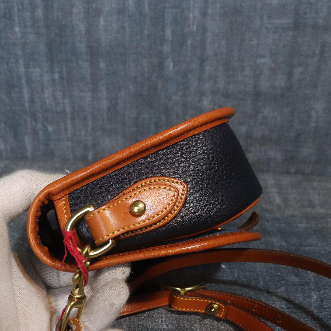 未使用 Dooney&Bourke デカロゴ タグ付 ショルダーバッグ