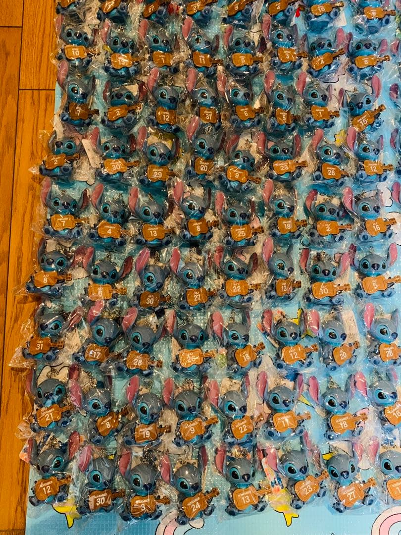 ディズニー　スティッチ キーホルダーギターver 大量　90個　未使用