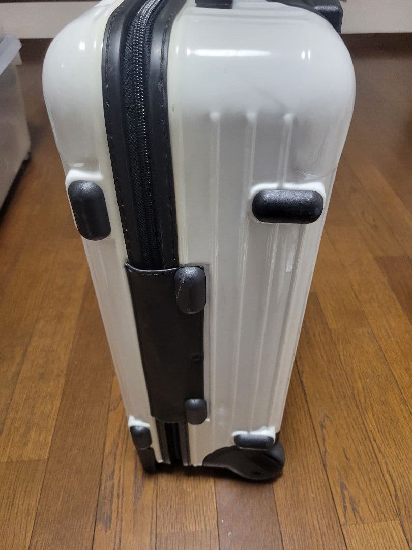 RIMOWA ホワイト キャリーケース 中古 値引き交渉ok 説明必読