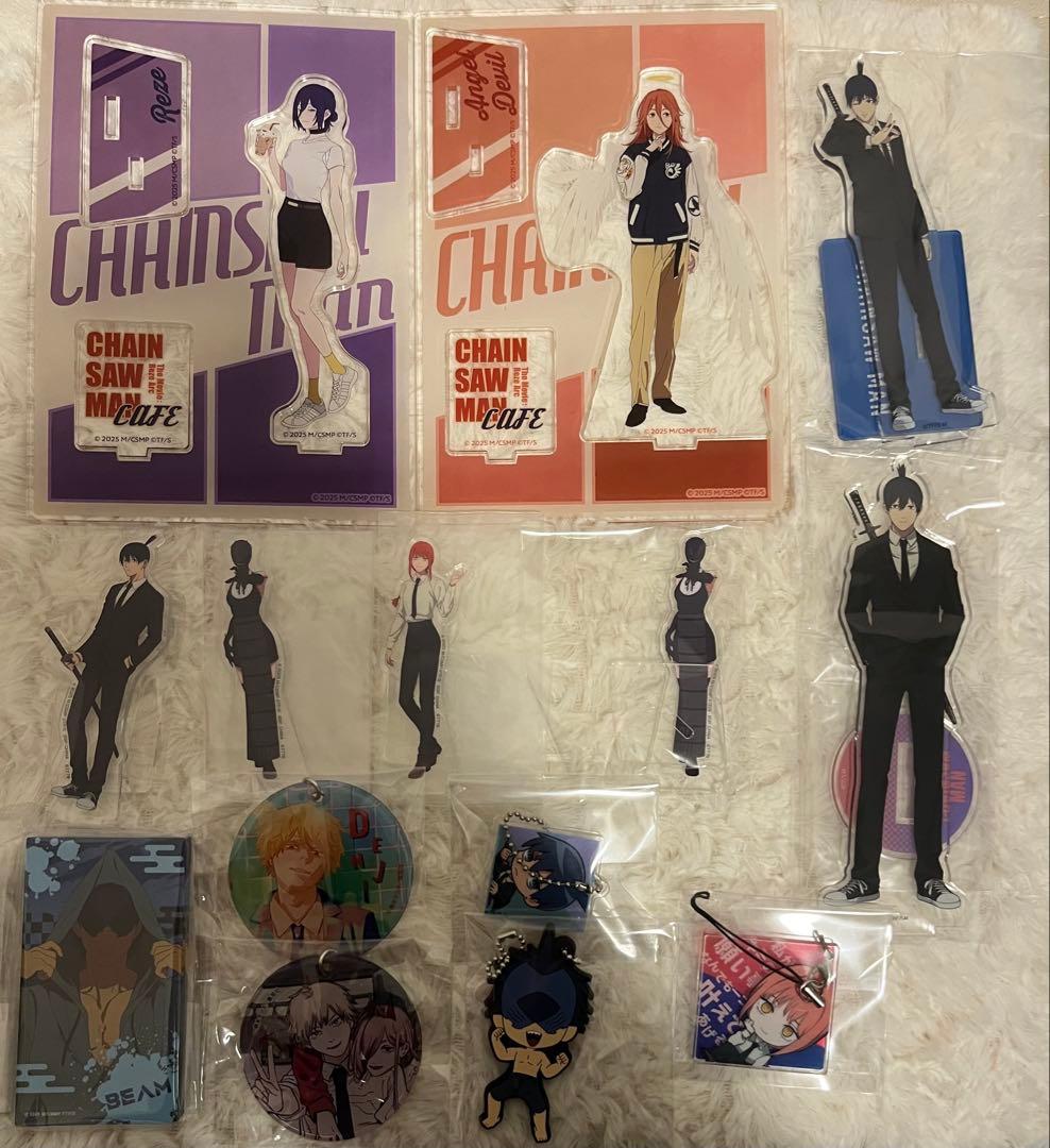チェンソーマン グッズまとめ売り 缶バッジ アクスタ ポストカード 100点以上