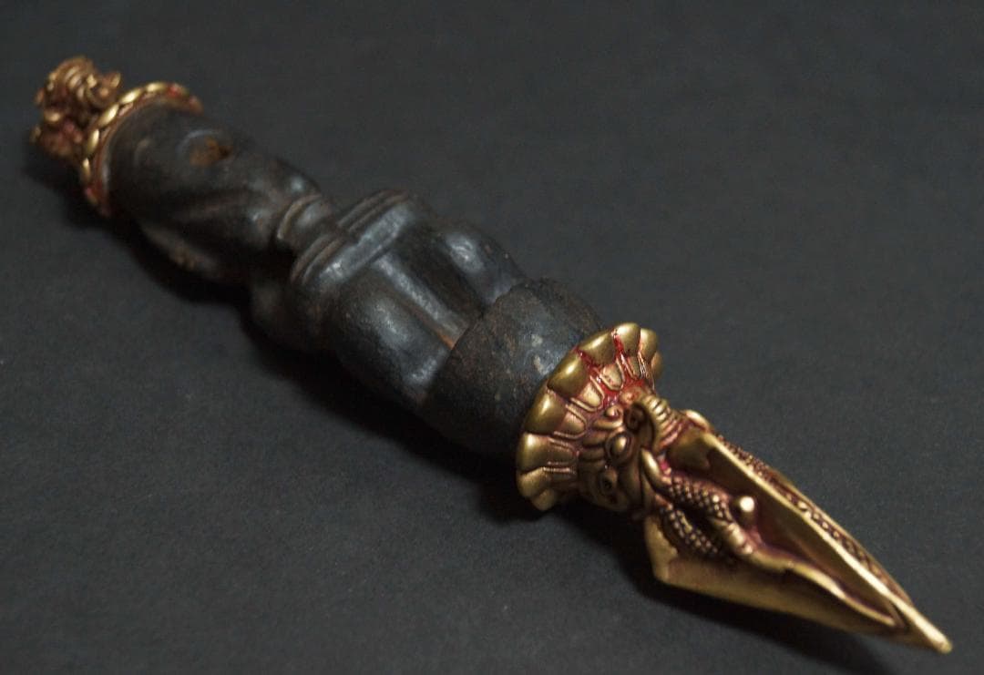 オールドチベット 大型 石隕石彫り太陽神像 金剛杵 両端銅製龍紋神像 魔