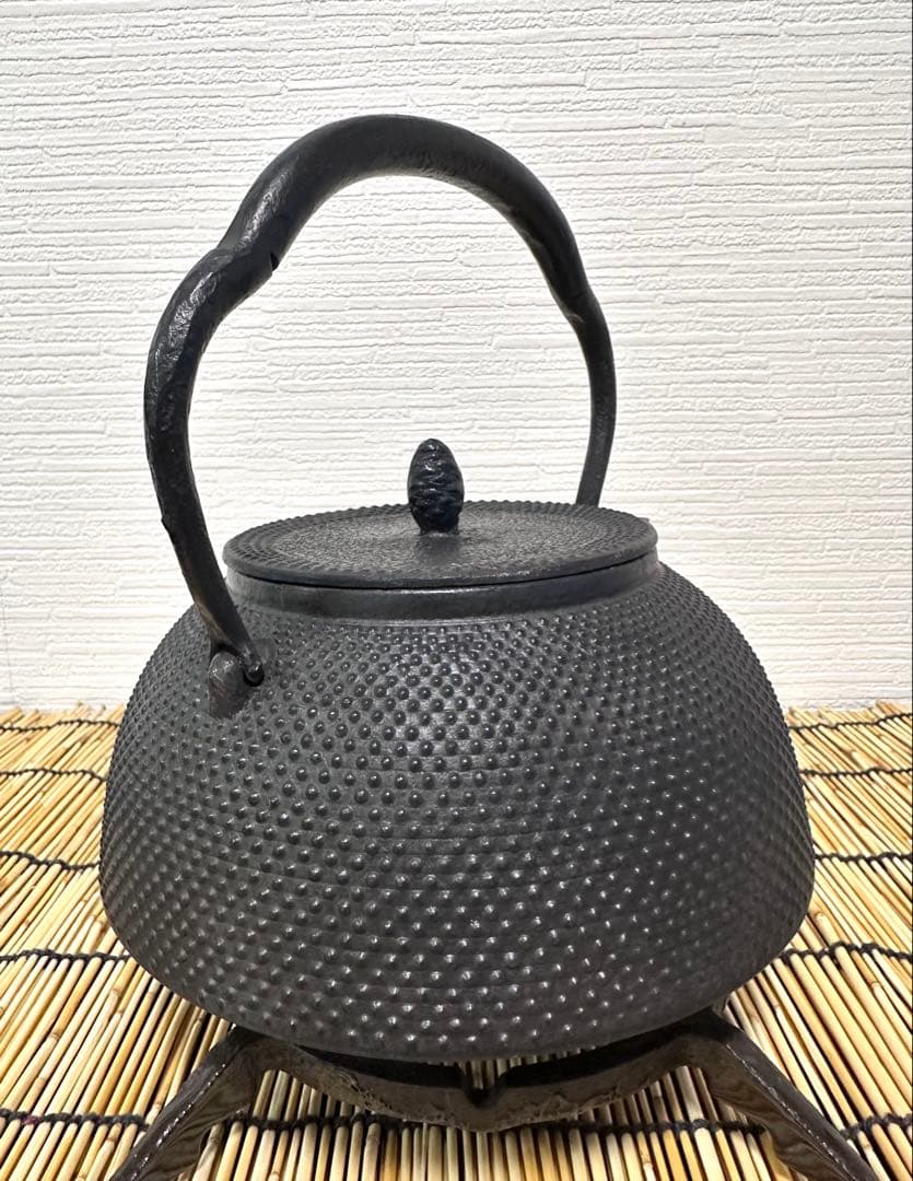 未使用品　南部利祥銘造 １５型アラレ 南部鉄瓶　南部鉄器　鉄瓶