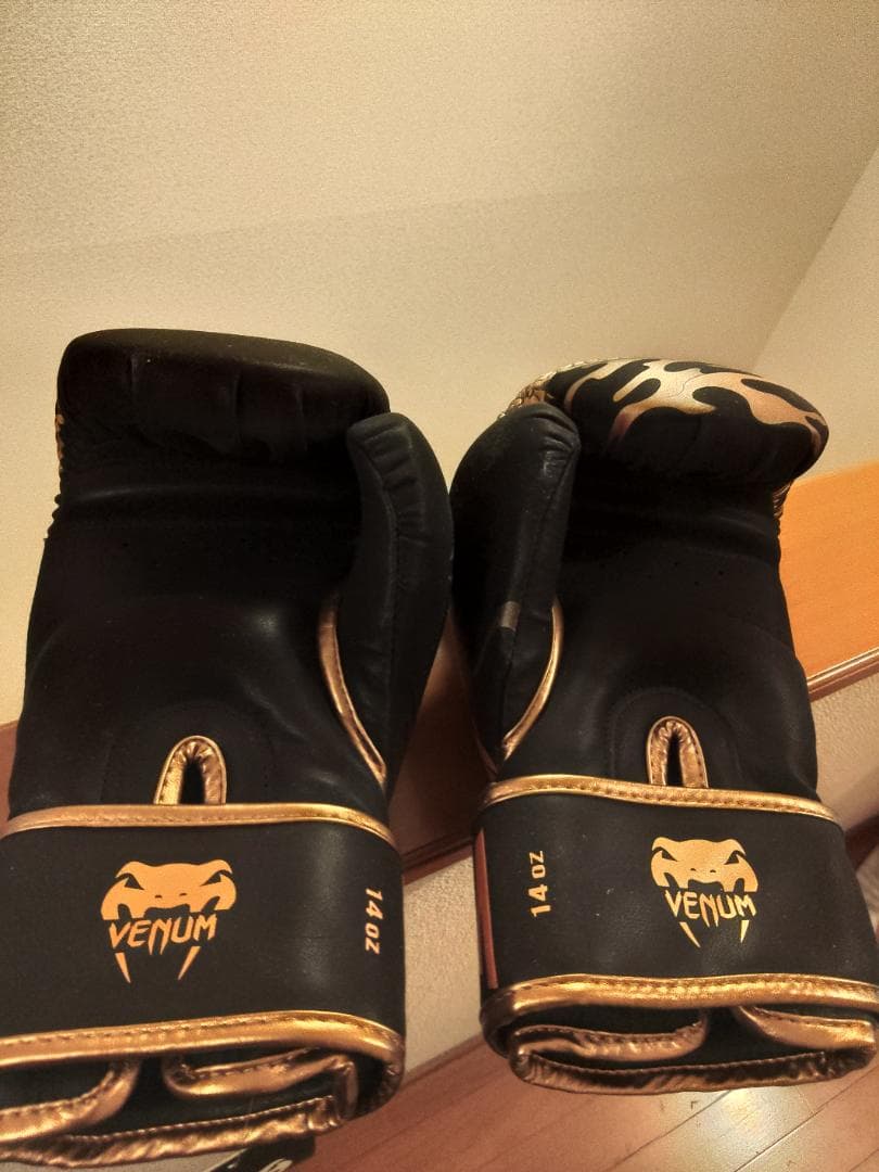 14oz】 VENUM ボクシンググローブ 【ゴールド】