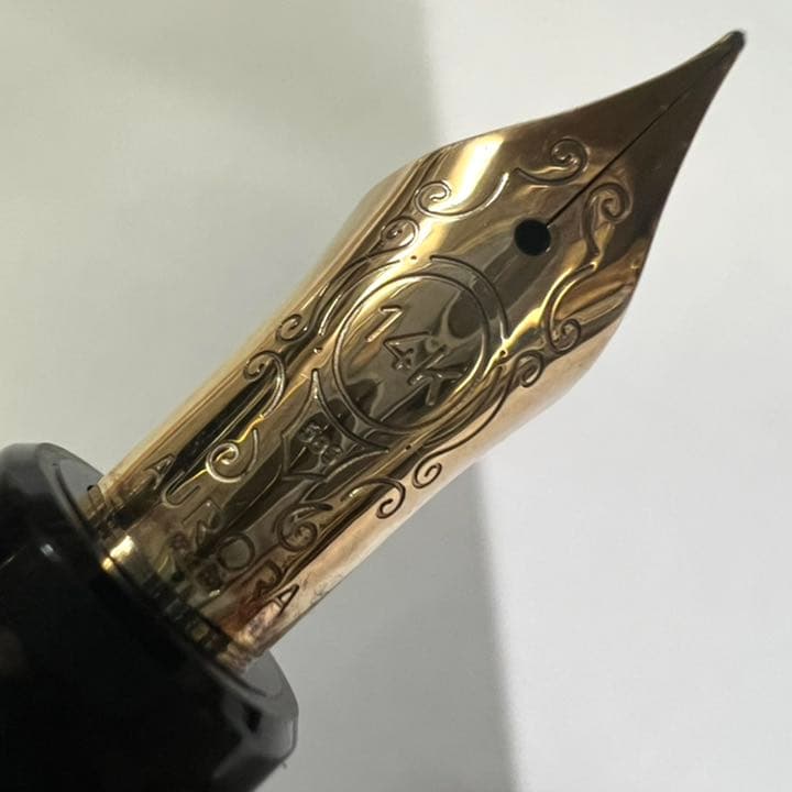 アウロラ タレンタム D12-N [ブラック] (万年筆) 価格比較 - 価格.com