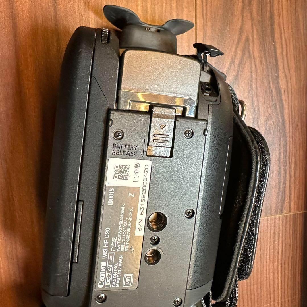 Canon IVIS フルハイビジョンビデオカメラ HF G20 2461