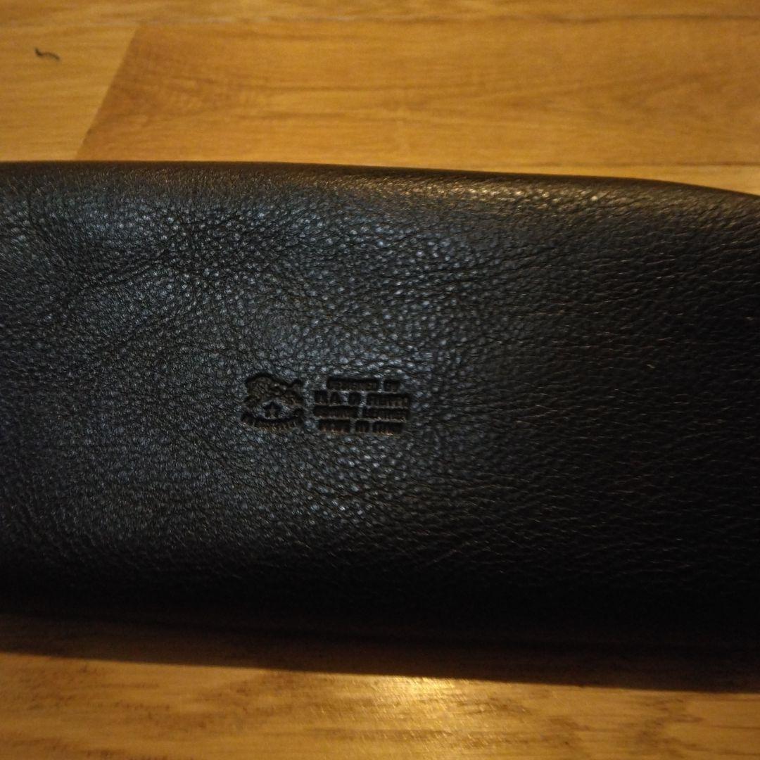 黒いレザーペンケース IL BISONTE