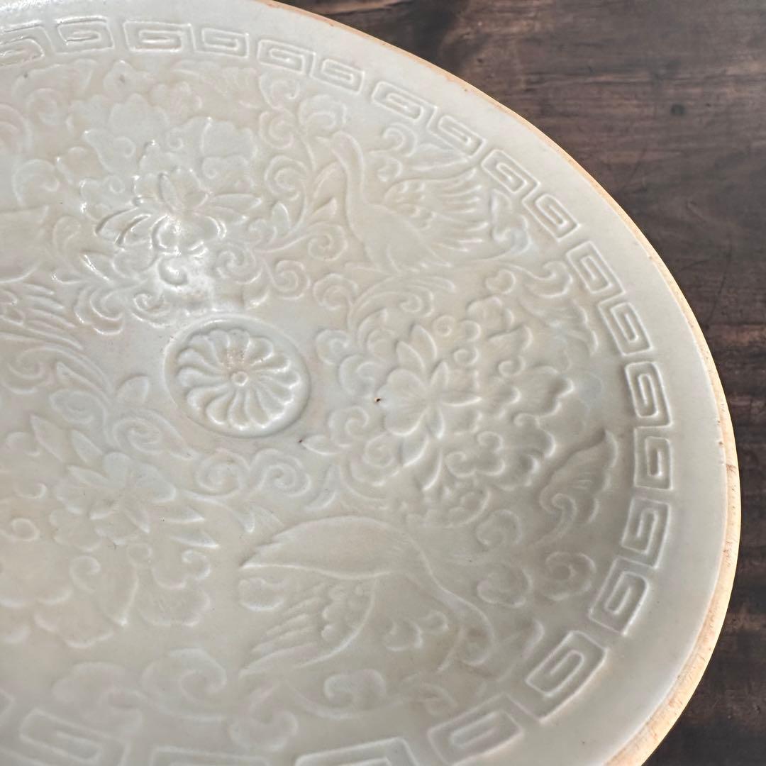 中国美術 白磁 刻草花紋 盤 φ16cm 影青(K-XA682)