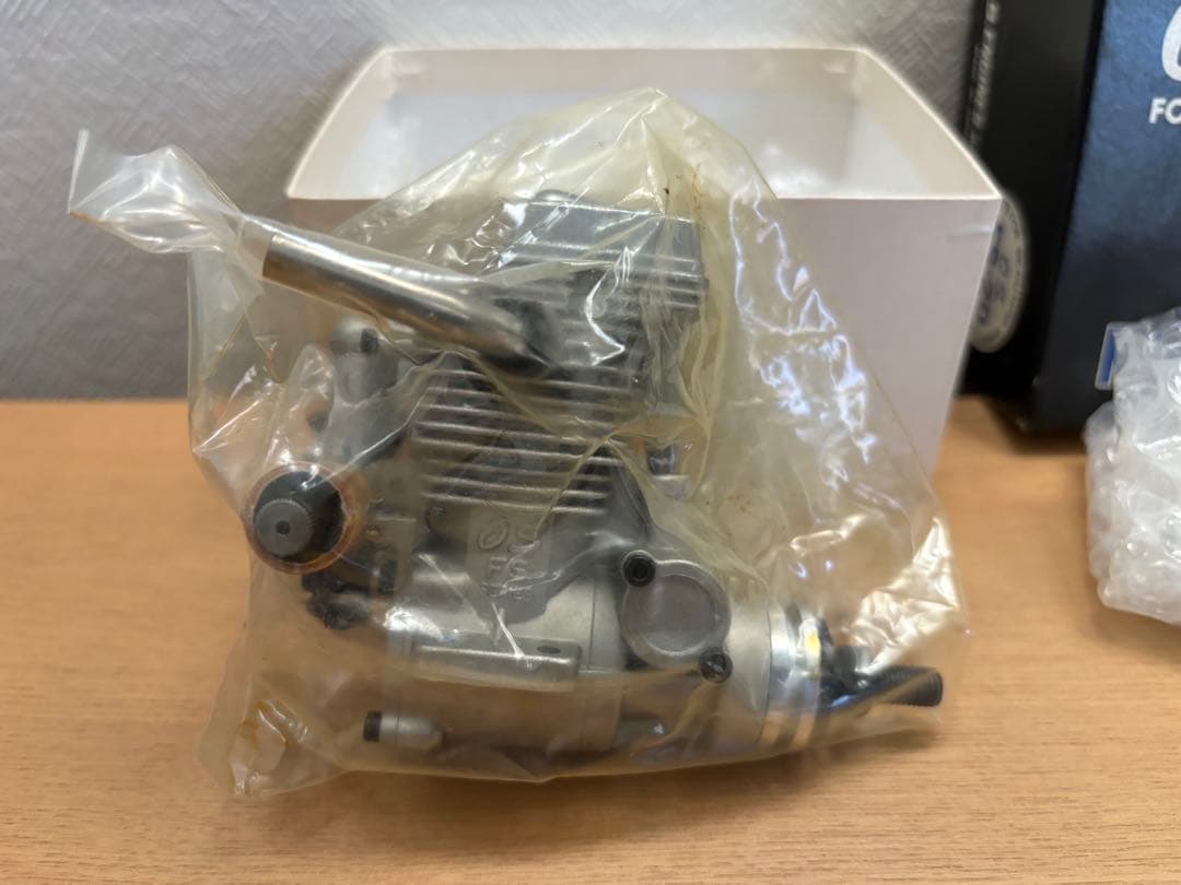 O.S 飛行機用4ストロークエンジン FS-20 【未使用】希少品