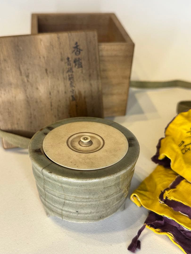 最終価格！青磁筋　三足香炉　共箱　古共布付　時代物　古美術　骨董品