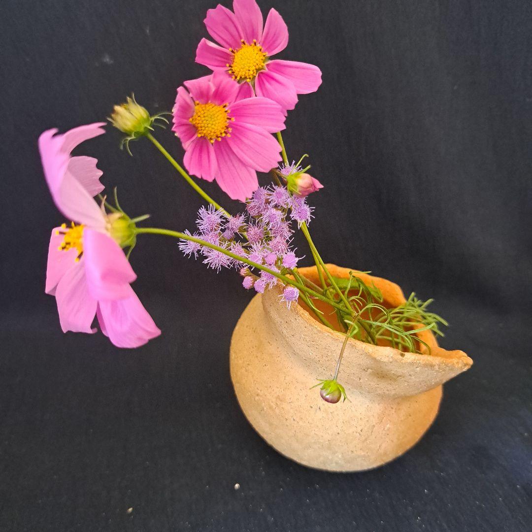 弥生土器に花を活ける①」 弥生種壺-祭器(直径8.5cm) 2客